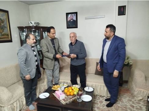 دیدار مدیرکل هواشناسی استان تهران باخانواده شهید رضا محمد حسینی